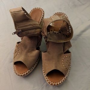 Supercute ankle high sandal